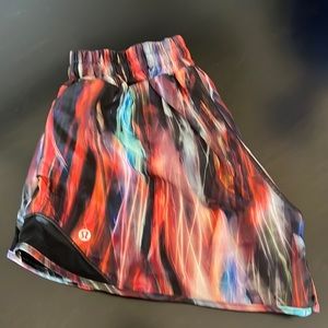 Lululemon Hotty Hot Low-rise lined short 4”